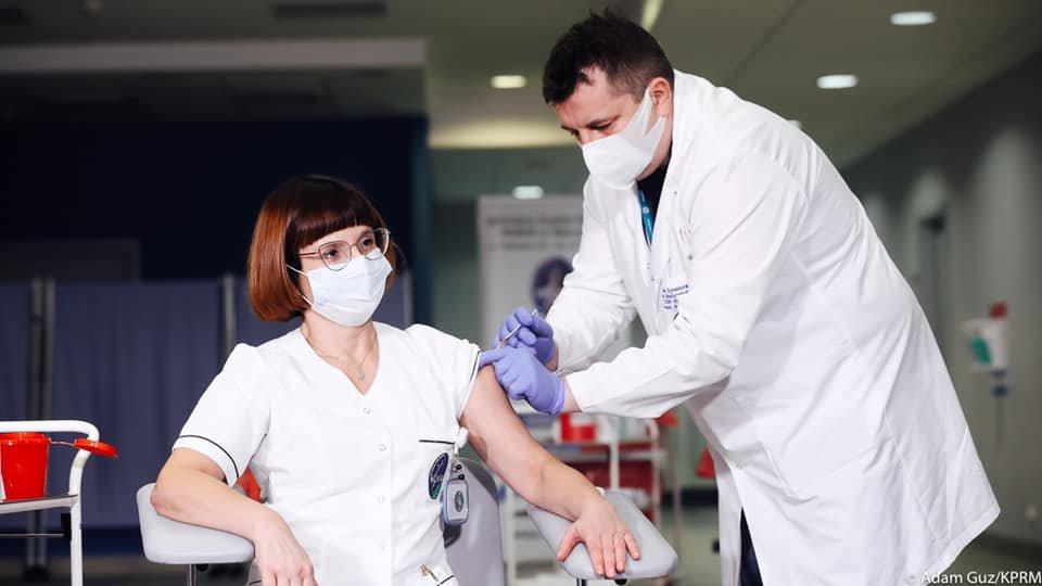 MZ: Będą kontrole punktów szczepień p/COVID-19 w całym kraju