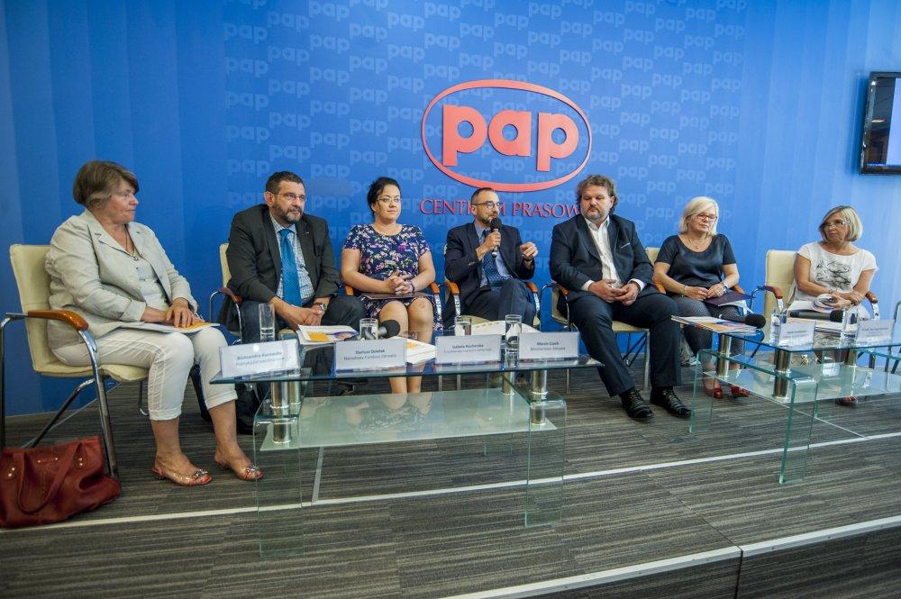 Szczepienia przeciw rotawirusom - raport Polityki Zdrowotnej