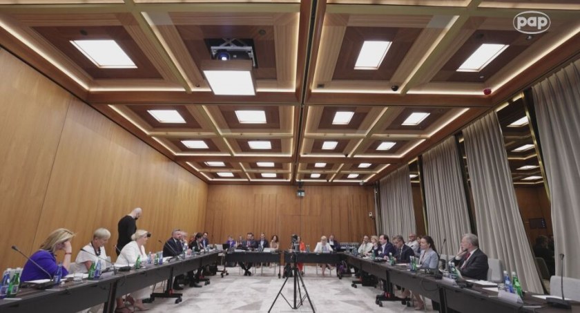 Healthcare Policy Summit o nowych terapiach w dziedzinie neurologii i psychiatrii