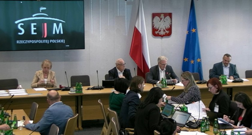 Sejmowa Komisja Zdrowia za zmianami w ustawie o zawodzie pielęgniarki i położnej