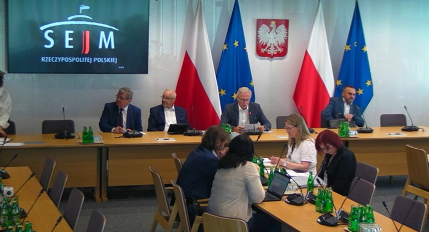Sejmowa Komisja Zdrowia negatywnie o poprawce do projektu noweli o zawodach pielęgniarki i położnej