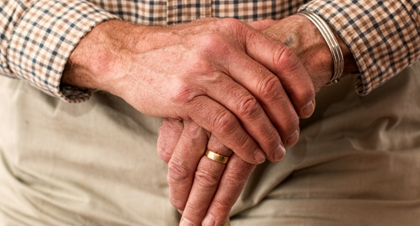W szpitalach brakuje pieniędzy na seniorów
