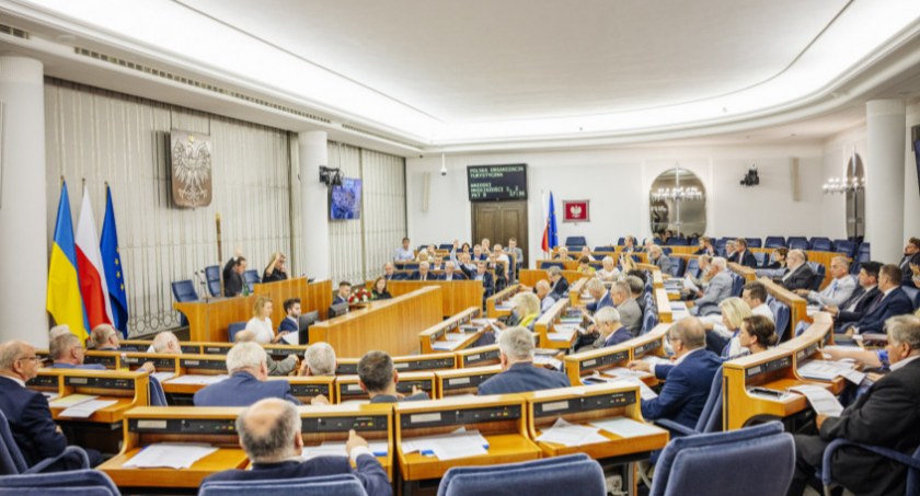 Nowelizacja ustawy o zawodach pielęgniarki i położnej przyjęta przez Senat