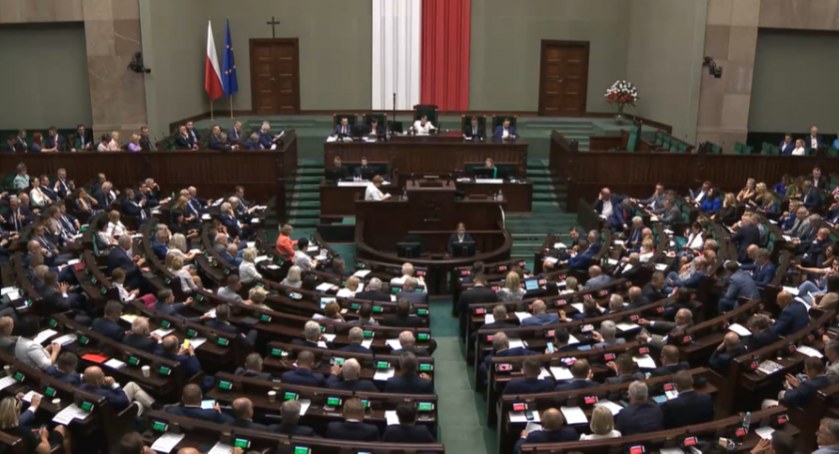 Parlament zakończył prace nad ustawą o zawodach pielęgniarki i położnej 