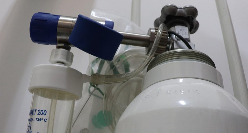 Kto może kupować tlen medyczny w hurtowniach farmaceutycznych - GIF wyjaśnia 
