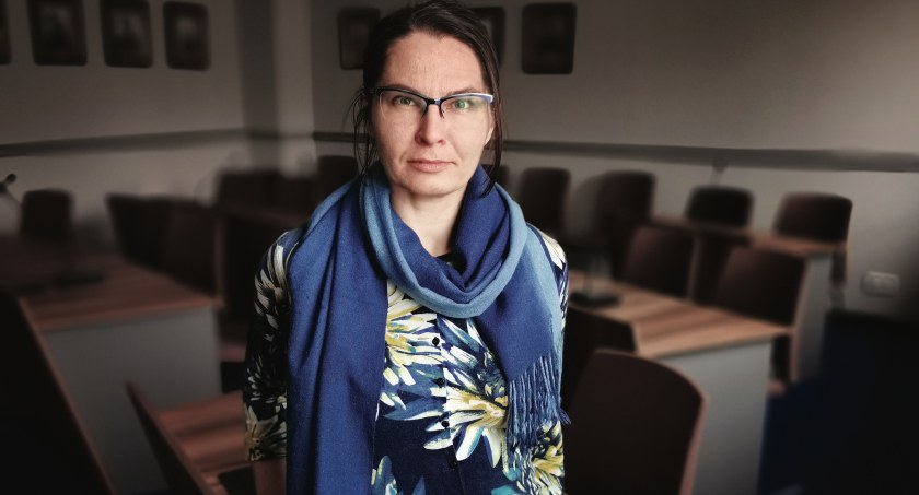 Starsi lekarze nie radzili sobie z emocjami i przepracowaniem, topili smutki w alkoholu