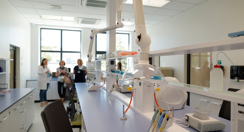 MOLecoLAB - kompleks laboratoriów naukowo-badawczych otwarto na Uniwersytecie Medycznym w Łodzi