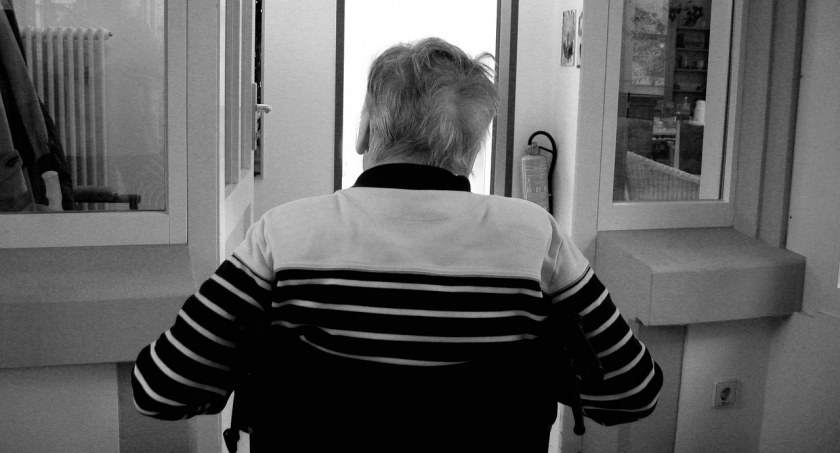 Ryzyko choroby Alzheimera drastycznie wzrasta u osób starszych, które przechorowały COVID-19