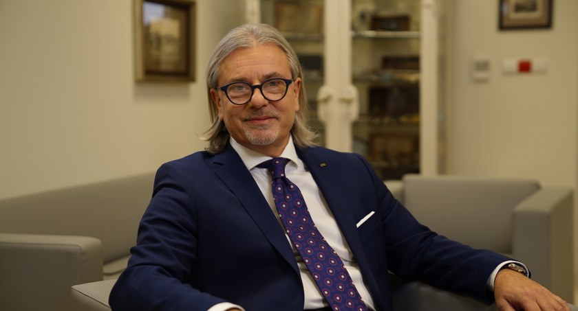 Era tzw. „wycinaczy” już się skończyła. Rozmowa z prof. dr hab. n. med. Piotrem Chłostą