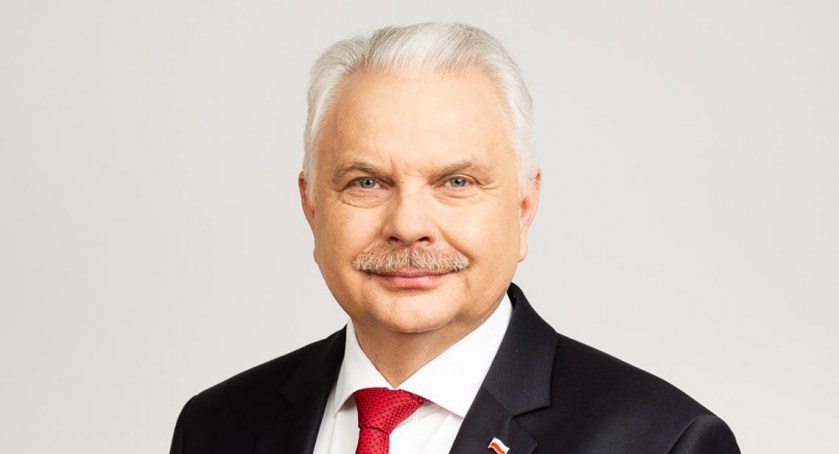 Wiceminister zdrowia: seniorzy powinni się szczepić przeciwko COVID-19 i grypie