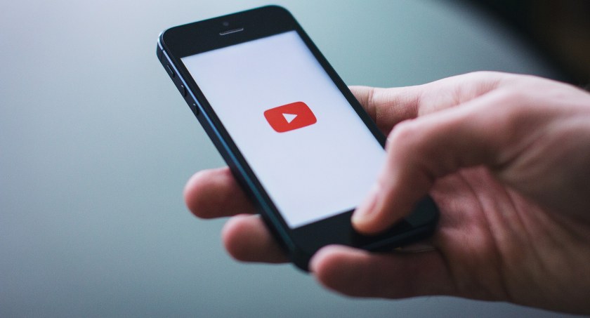 YouTube będzie przyznawać certyfikaty kanałom prowadzonym przez pracowników ochrony zdrowia
