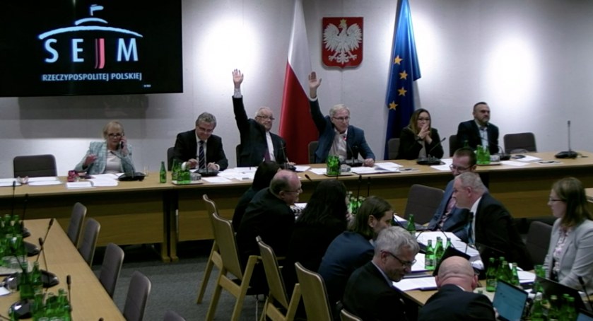 Projekt noweli ustawy o zawodach lekarza skierowany znów do Sejmu