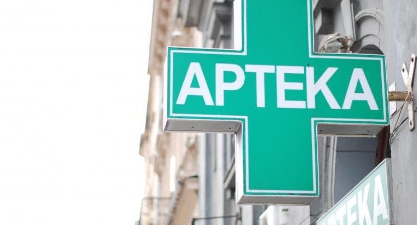 Farmaceuta wystawi receptę na szczepienie przeciw grypie