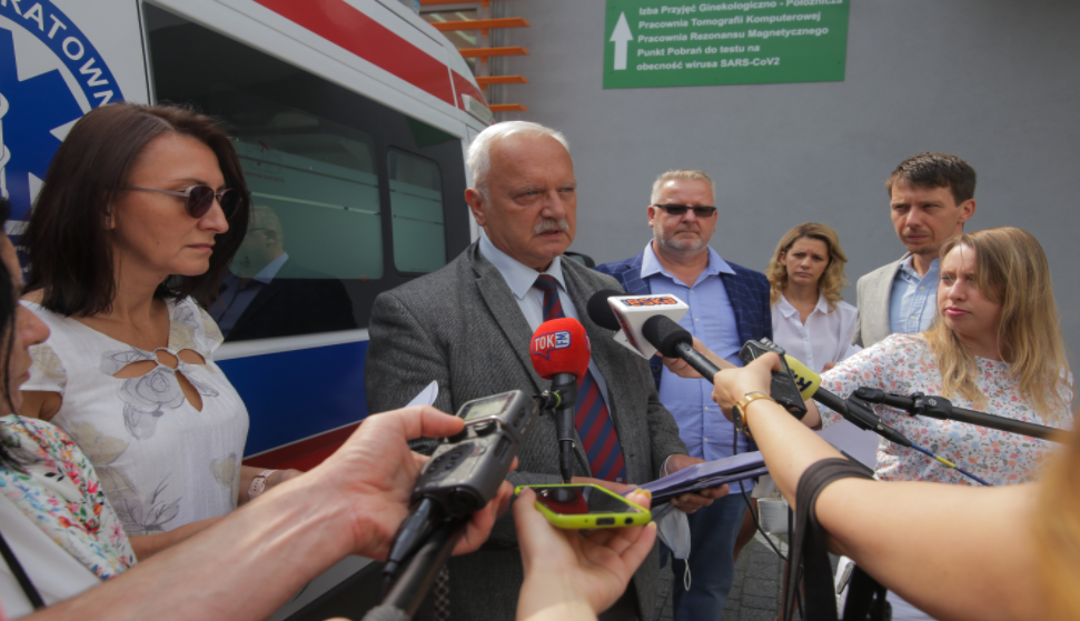 “Szary personel” szpitali z zarobkami na poziomie najniższej krajowej