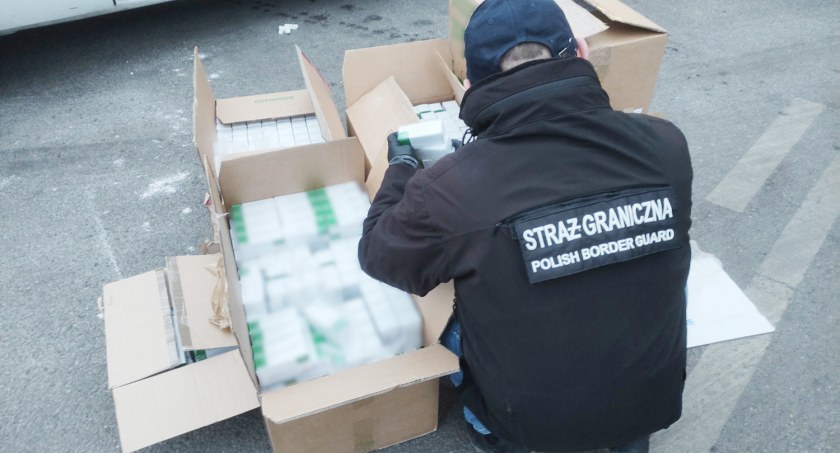 Nielegalny wywóz leków. Zabezpieczono 75 tys. opioidowych leków przeciwbólowych