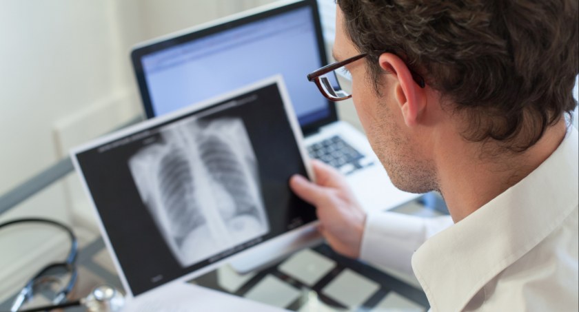Naukowcy opracowali wprowadzane do płuc nanocząsteczki modyfikujące geny RNA 