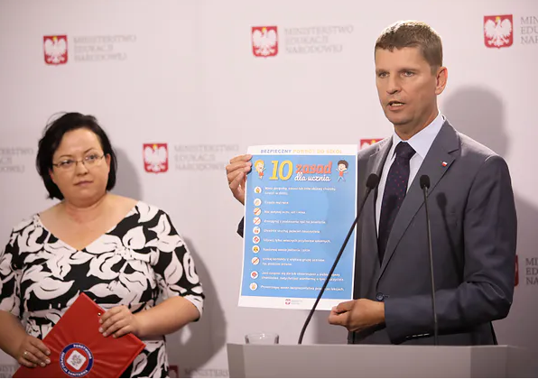 Minister edukacji o powrocie do szkół. Złote rady