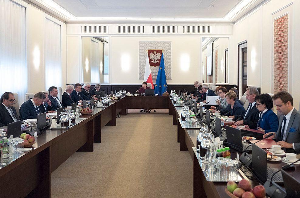 Minimalne wynagrodzenie w przyszłym roku: 2100 zł