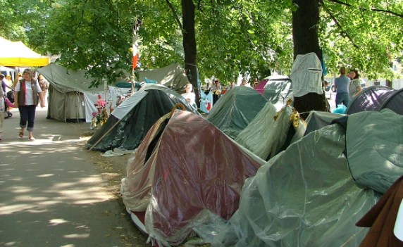 Białe Miasteczko 2.0 stanie przed Kancelarią Premiera