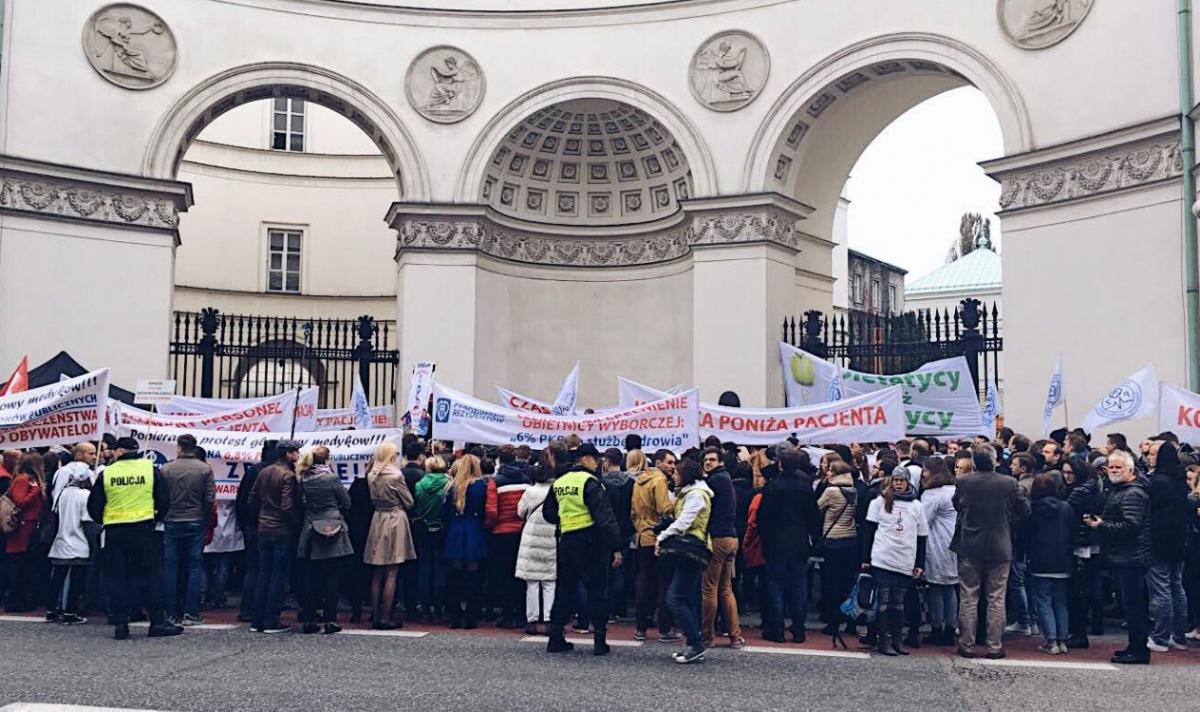 MZ: Rezydenci będą zarabiać ponad 6 tys. zł