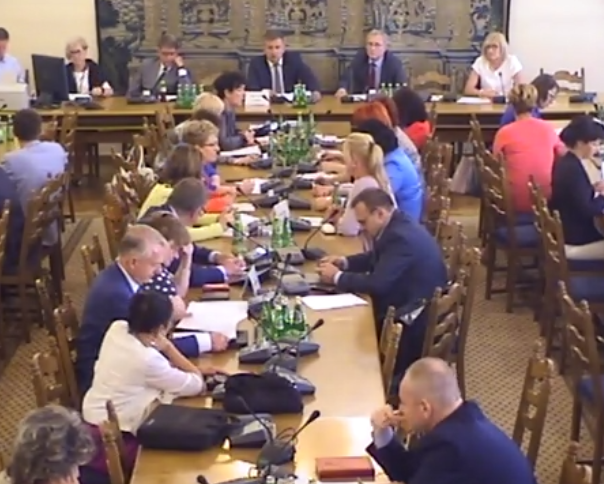 Rejestry dla programów lekowych finansowanych przez NFZ dopiero za rok