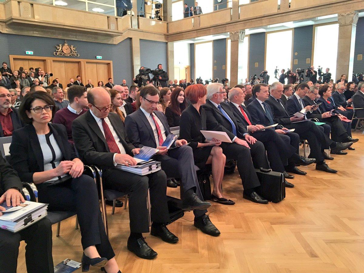 Radziwiłł zrobił podsumowanie. Czym się pochwalił, a co przemilczał?
