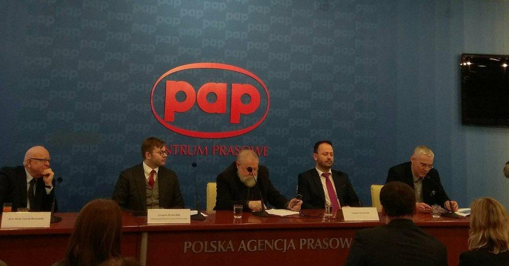 Zamiennictwo leków: wspólna deklaracja polskich firm, NFZ, MZ, pielęgniarek