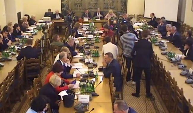 Przywrócenie stażu podyplomowego po pierwszym czytaniu