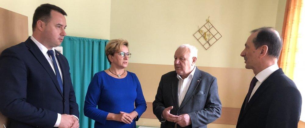 41 gabinetów dentystycznych w szkołach dzięki rządowemu programowi. Ile planowano?