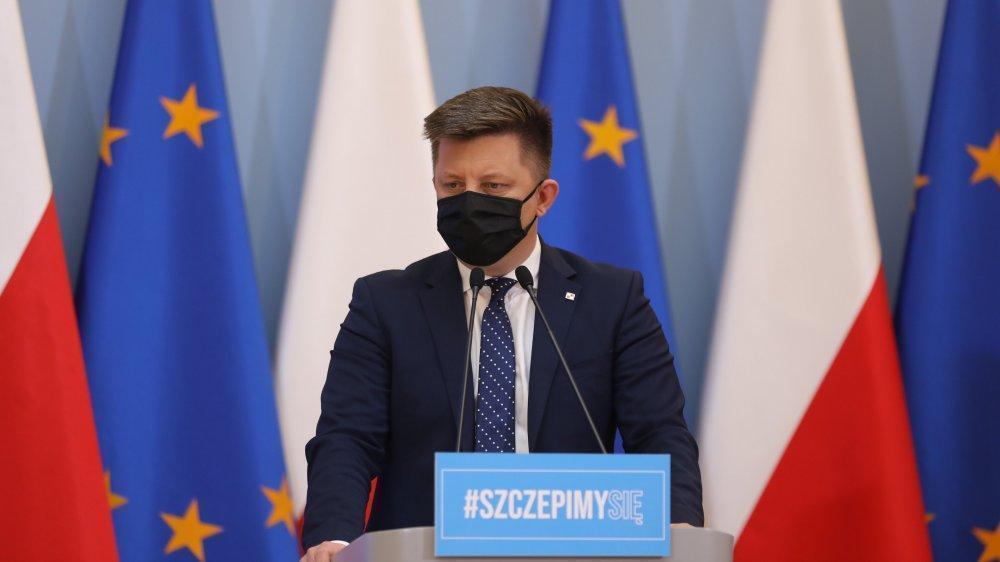Chaos w programie szczepień. Szef KPRM odpowiada dziennikarzom
