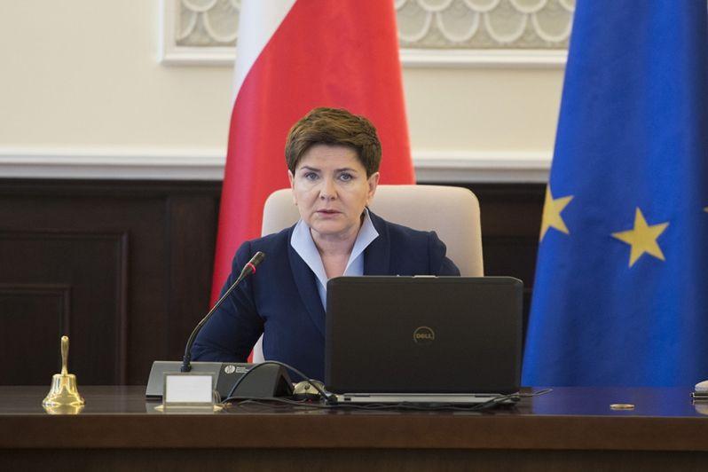 Premier zaprasza protestujące w budynku MZ na spotkanie