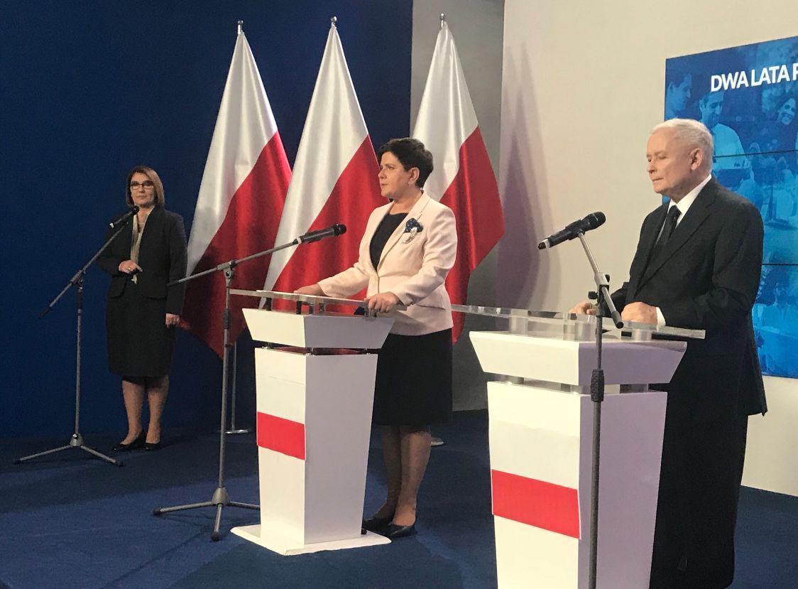 B. Szydło i J. Kaczyński podsumowali 2 lata rządu. Prawie nic o zdrowiu