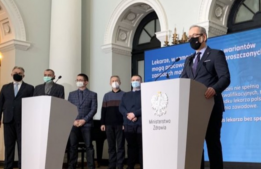 Minister wręczył 5 lekarzom spoza UE zgodę na wykonywania zawodu w Polsce