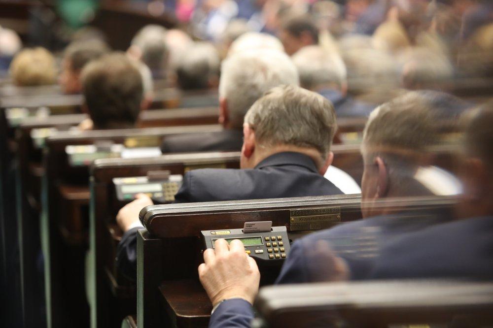 Politycy o obawach i kredycie zaufania dla nowego MZ