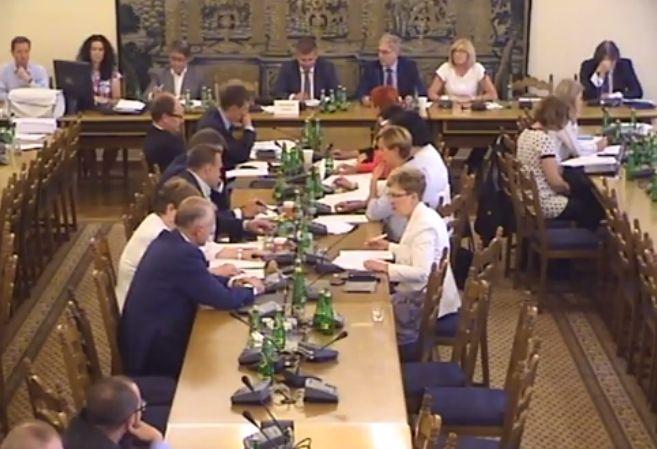 Ustawa o dekomercjalizacji przyjęta bez poprawek