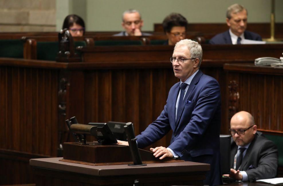 T. Latos: trzeba zwiększyć dostęp do leków i zmniejszyć dopłaty pacjentów