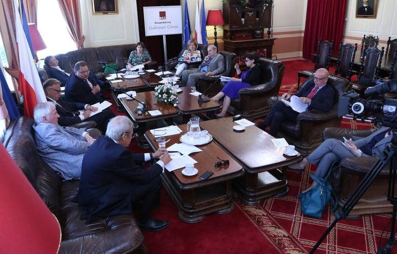 Gabinet Cieni BCC podsumowuje pracę MZ