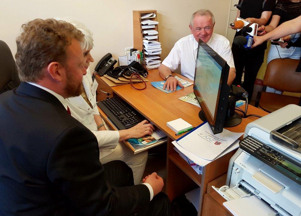 E-recepty: ile wystawiono? W jakich godzinach realizują je pacjenci?