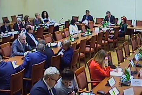 Sejmowa KZ za przesunięciem terminu wdrożenia SMK