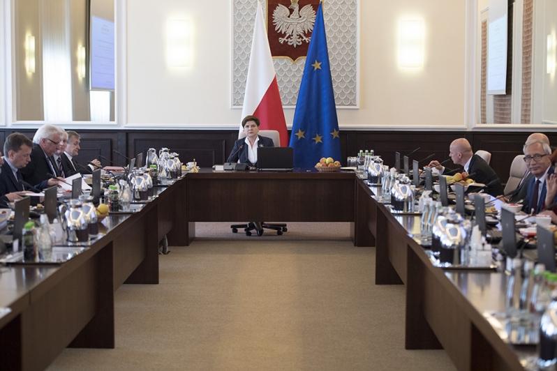 Rząd przyjął projekt noweli ustawy cofającej komercjalizację