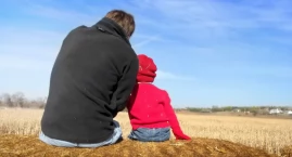 Psycholog: dobra relacja z ojcem to fundament na całe życie