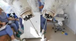 Pierwsza w Polsce operacja z użyciem nowoczesnego robota mikrochirurgicznego