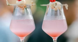 Reklamy, rodzice i piwo bezalkoholowe. Dlaczego dzieci tak łatwo sięgają po alkohol?