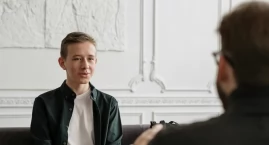Sejm: Ustawa o zawodzie psychologa 2025 – spór o psychoterapię, kompetencje i samorząd zawodowy