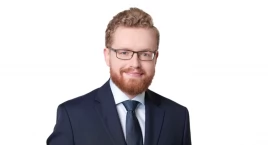 Wiceminister Standerski: „Należy odciąć młodzież od portali społecznościowych”. Państwo kontra algorytmy