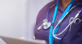 Lekarze, pielęgniarki, położne. W tych zawodach brakuje rąk do pracy. Rząd liczy na cudzoziemców