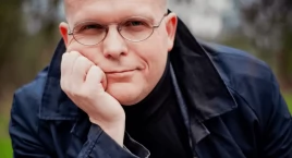 Jak dzisiaj piją Polacy? Rozmowa z Jerzym Brokmanem o współczesnym alkoholizmie i leczeniu