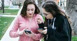 Zakaz telefonów w szkołach od 1 września 2026. Rząd przyspiesza zmiany