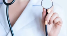 Koniec papierowych teczek w ochronie zdrowia? Eksperci mówią o przełomie w systemie e-zdrowia