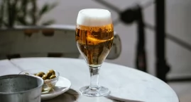 Polacy chcą ograniczeń dla alkoholu. Badanie IBRiS pokazuje rosnący sceptycyzm wobec piwa 0%